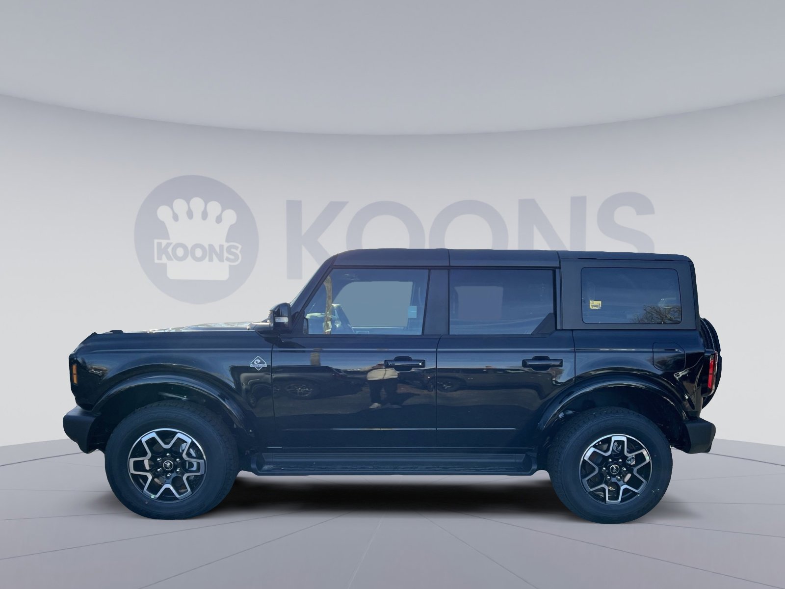 New 2025 Ford Bronco Outer Banks image 2