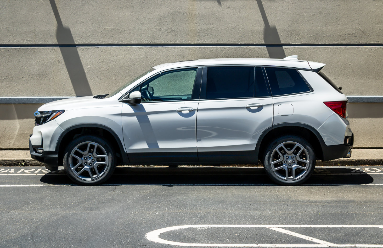 Used 2023 Honda Passport EX-L image 4