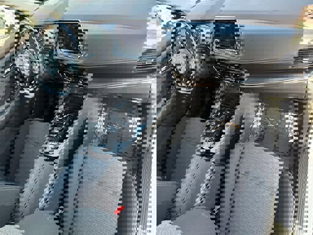 Used 2023 Nissan Rogue SV image 41