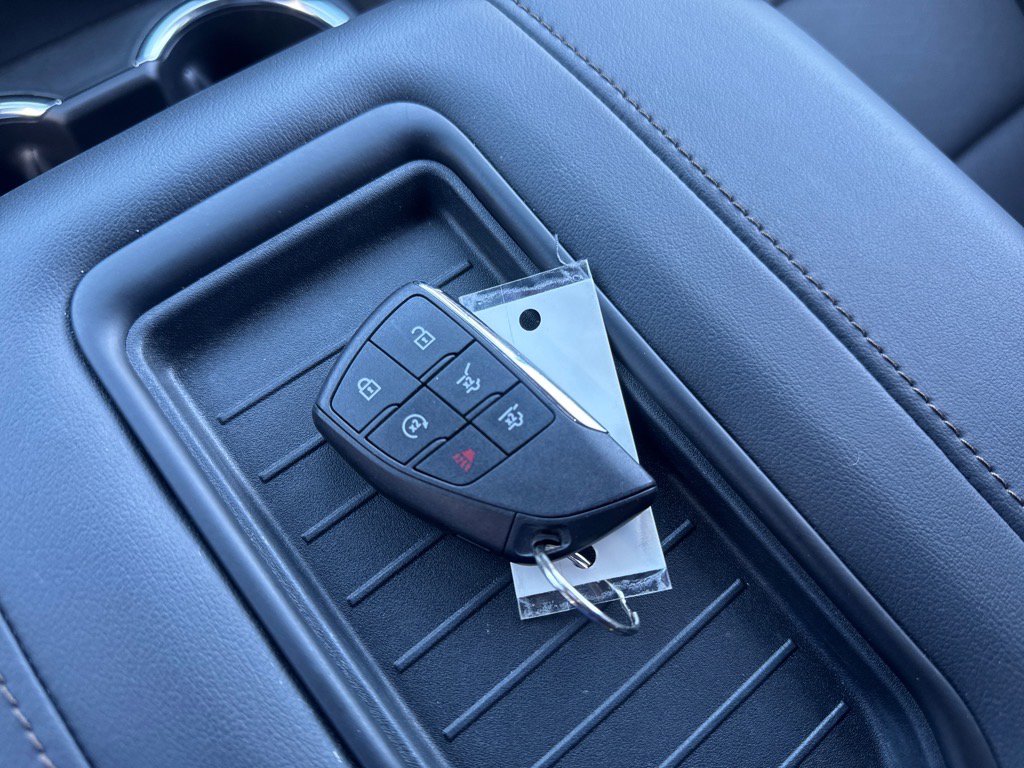 Used 2023 Chevrolet Suburban High Country image 10