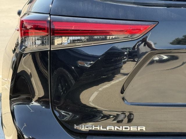 Used 2023 Toyota Highlander XLE FWD image 6