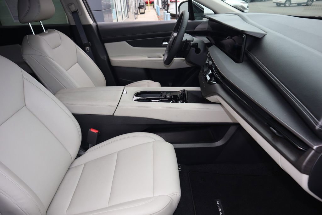 Used 2025 Nissan Murano SV image 23