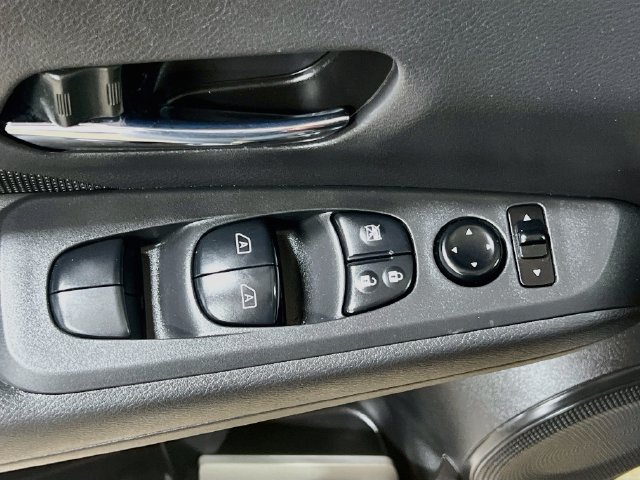 Used 2023 Nissan Kicks SV w/ Exterior Package FWD image 17