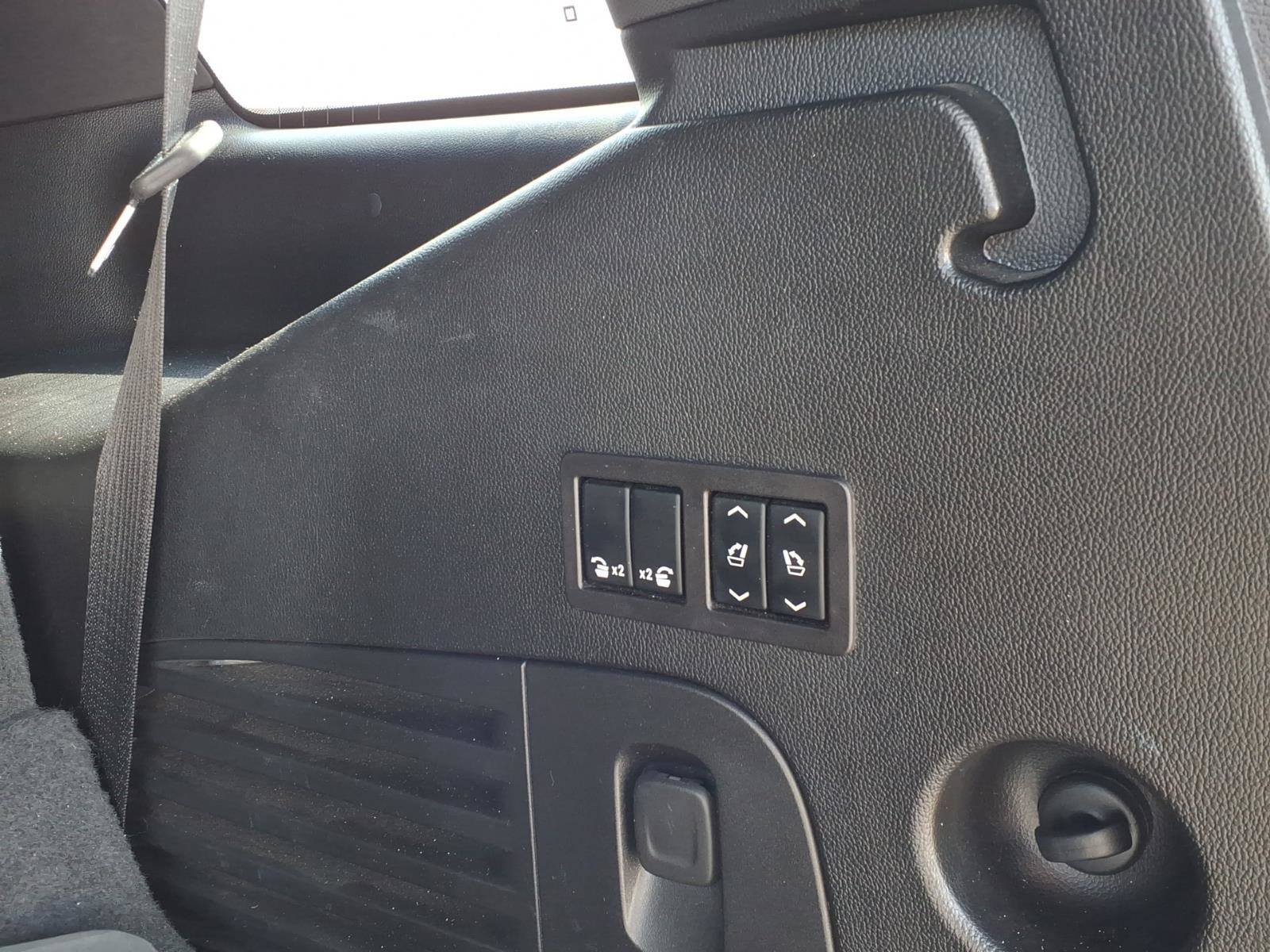 Used 2018 Cadillac Escalade Platinum image 13