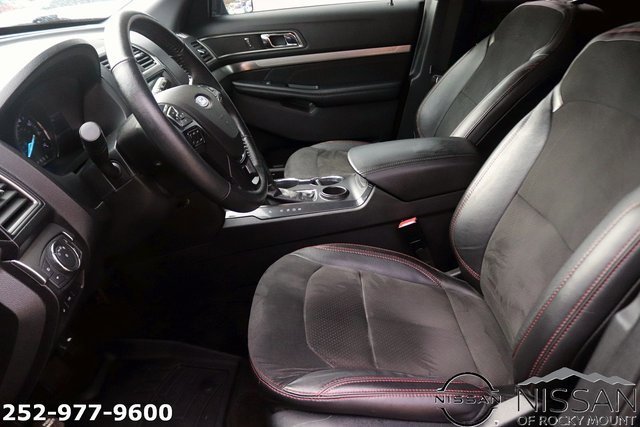 Used 2018 Ford Explorer XLT w/ Equipment Group 202A image 13