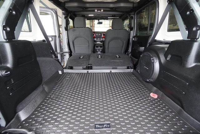 Used 2023 Jeep Wrangler Unlimited Rubicon AWD/4WD image 31