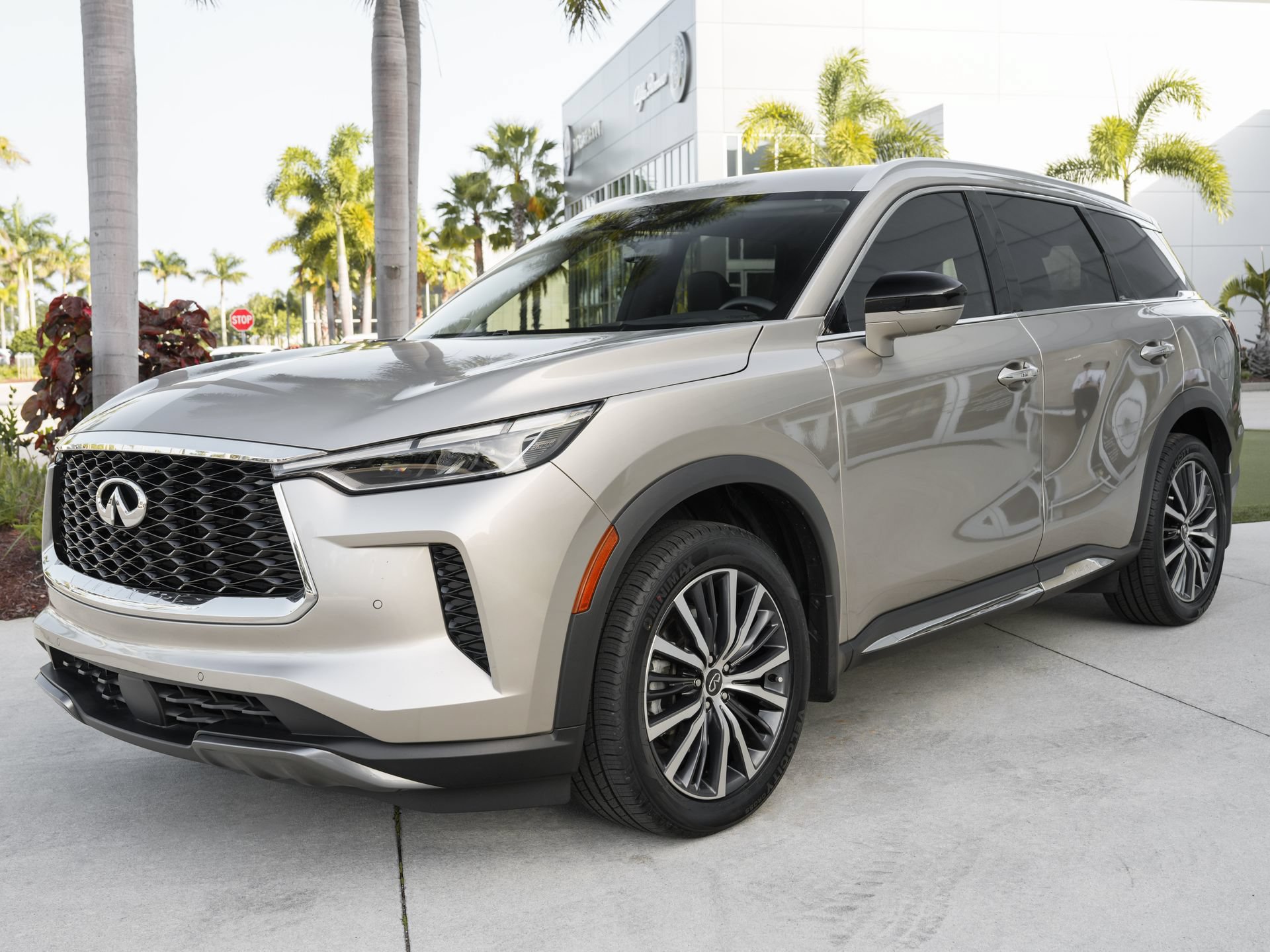Certified 2023 INFINITI QX60 Sensory w/ Vision Package FWD image 6