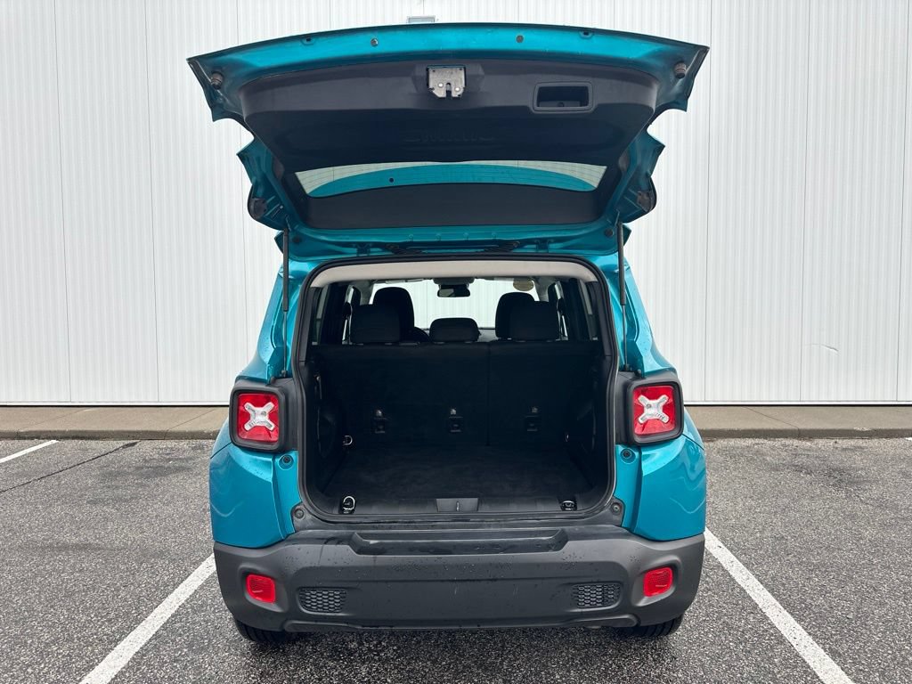 Used 2022 Jeep Renegade Latitude AWD/4WD image 19