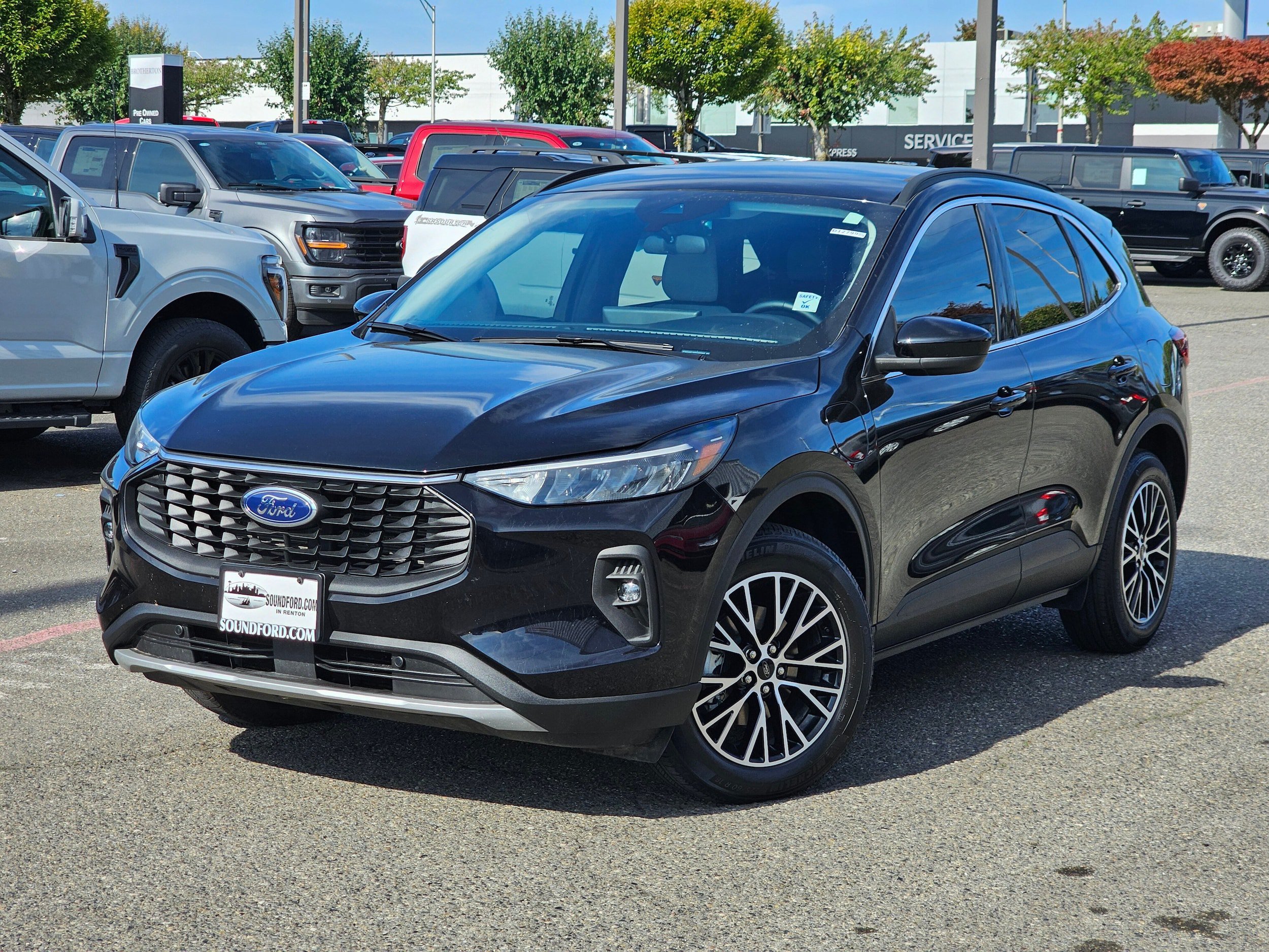 Certified 2025 Ford Escape SE w/ Class II Trailer Tow Package