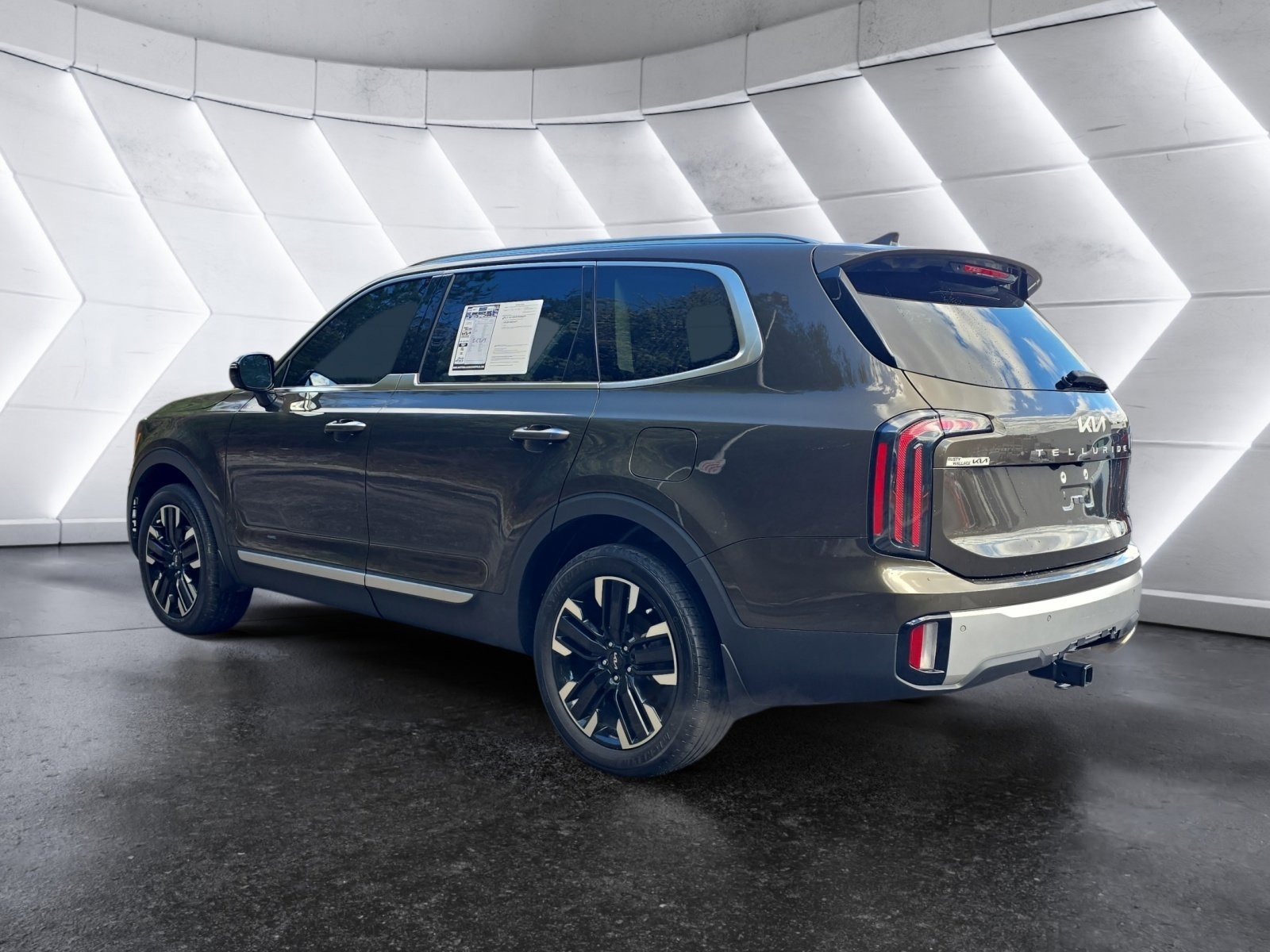Used 2024 Kia Telluride SX Prestige image 3