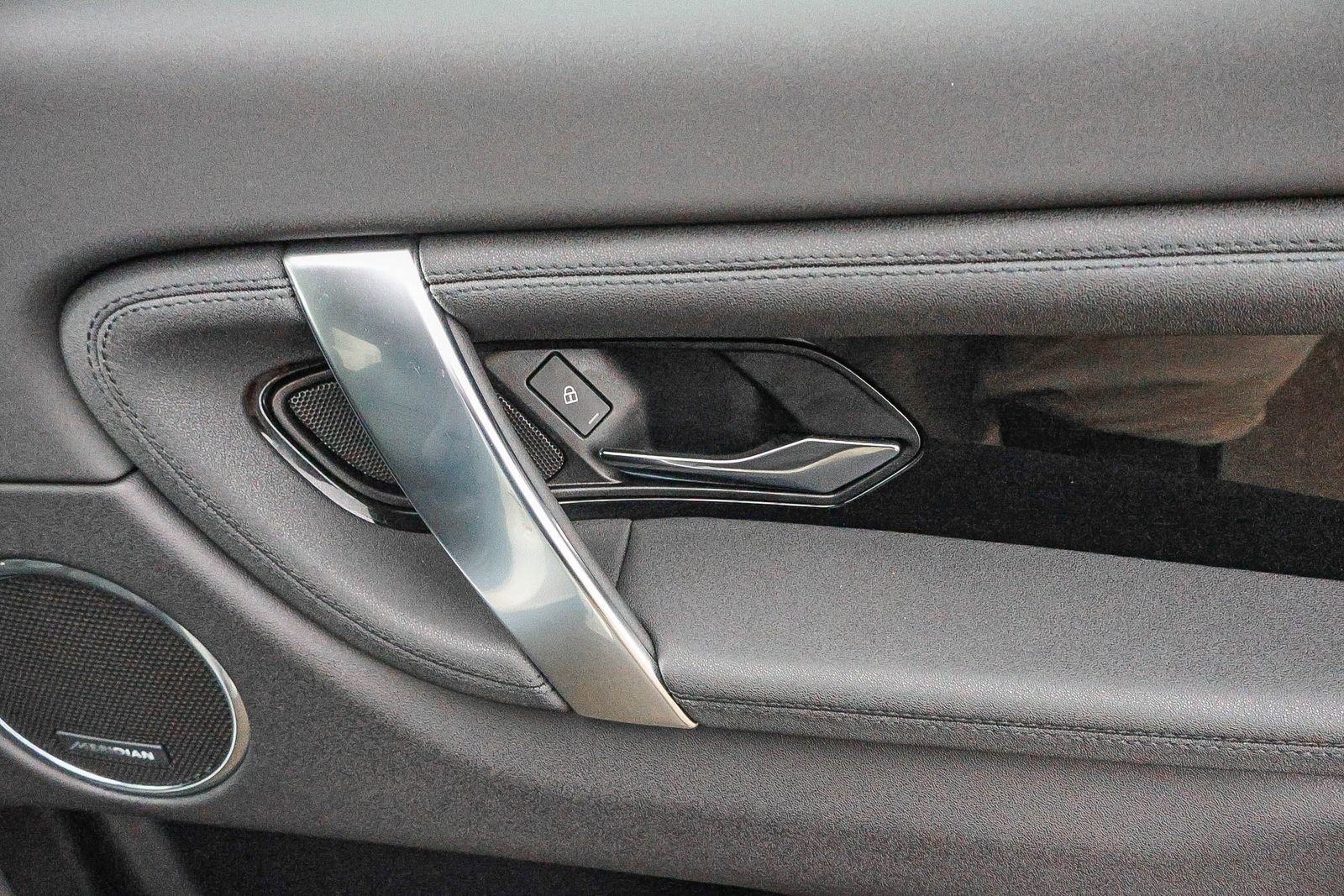 Used 2025 Land Rover Discovery Sport S image 19