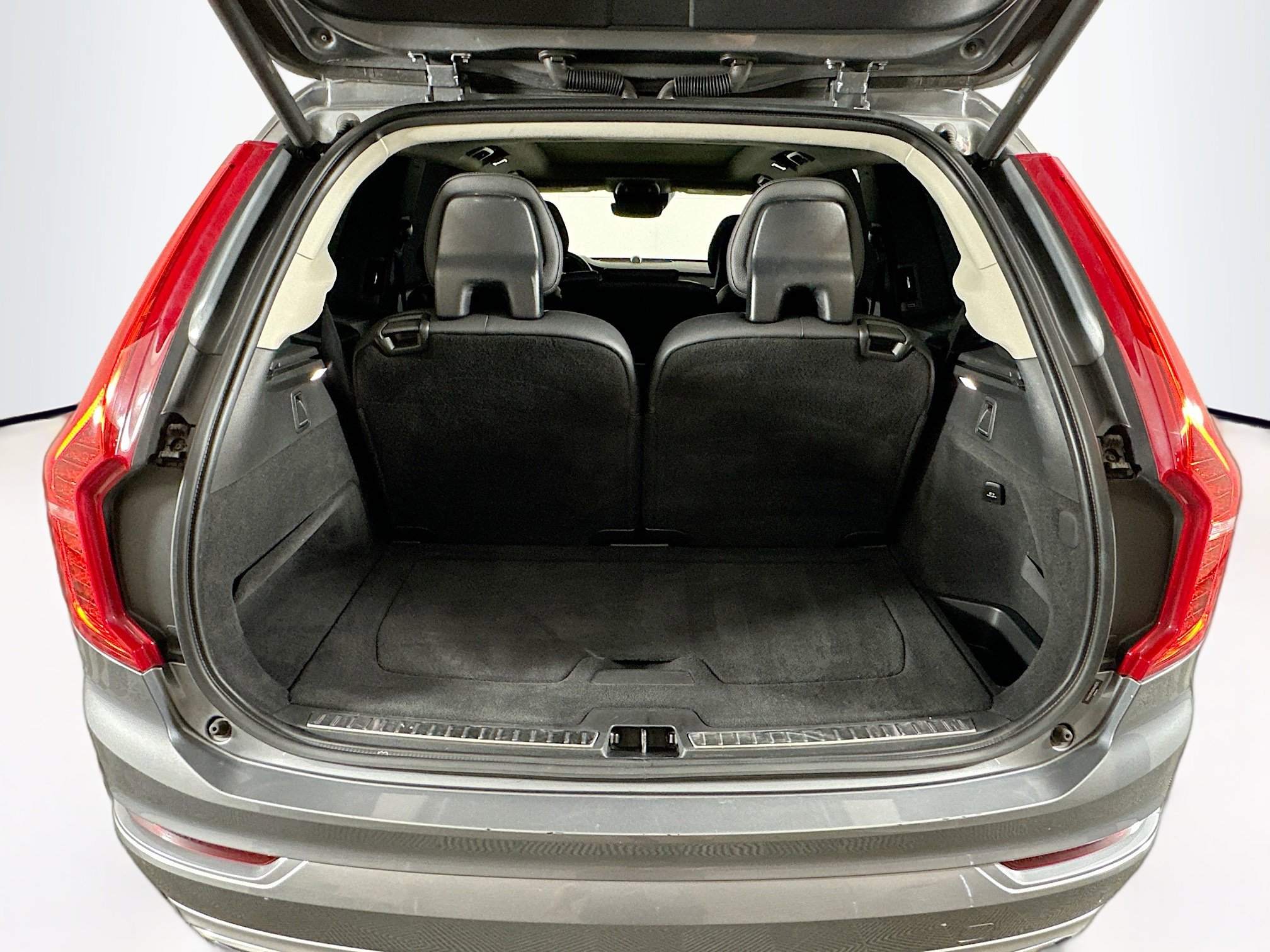 Used 2016 Volvo XC90 T6 Momentum w/ Momentum Plus Package image 31