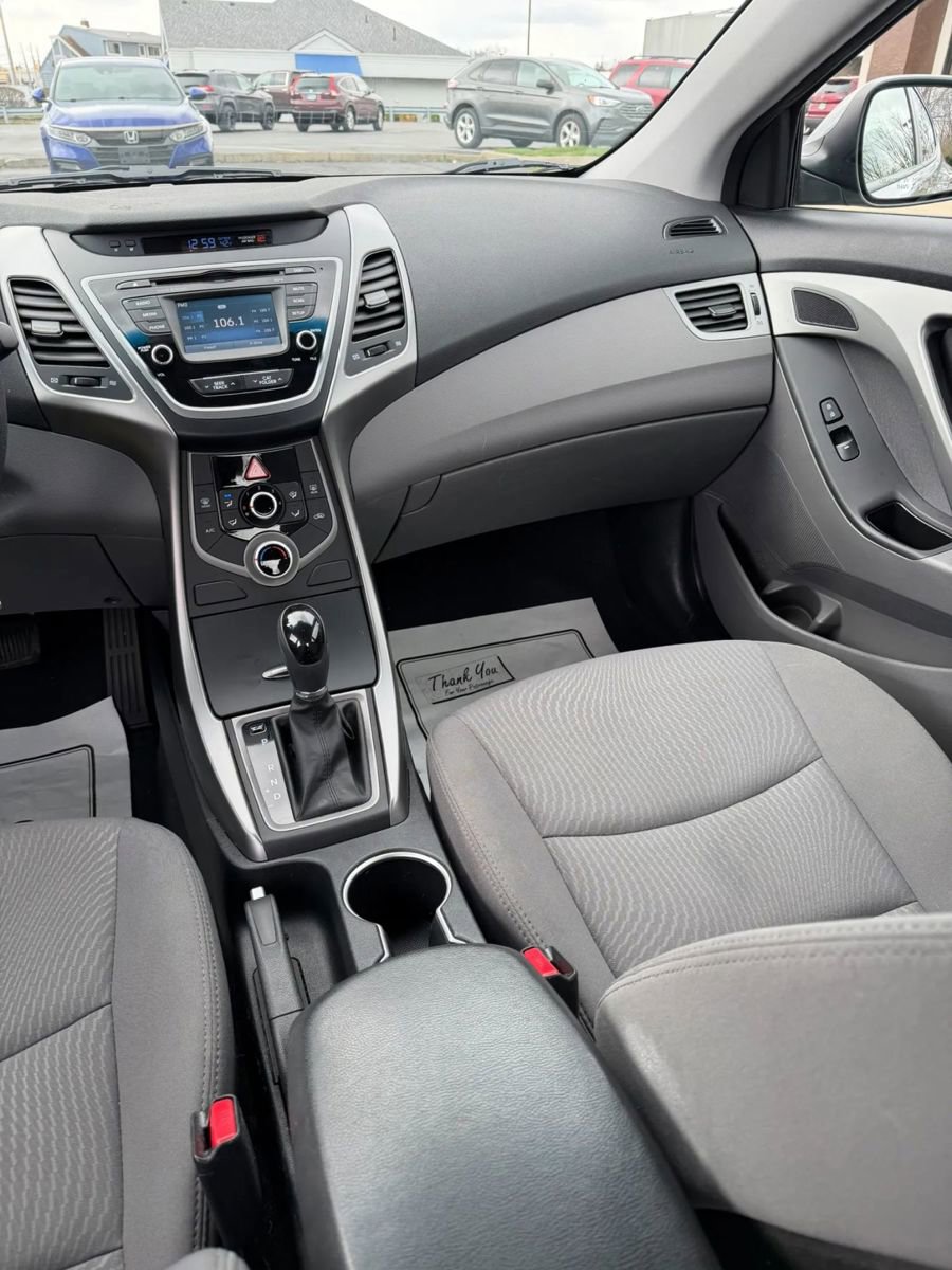 Used 2015 Hyundai Elantra SE w/ Option Group 02 FWD image 16