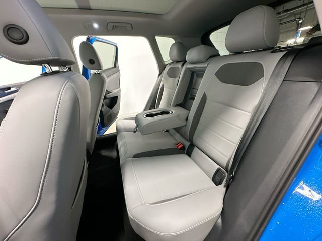 Used 2023 Volkswagen Taos SE w/ Panoramic Sunroof Package AWD/4WD image 19