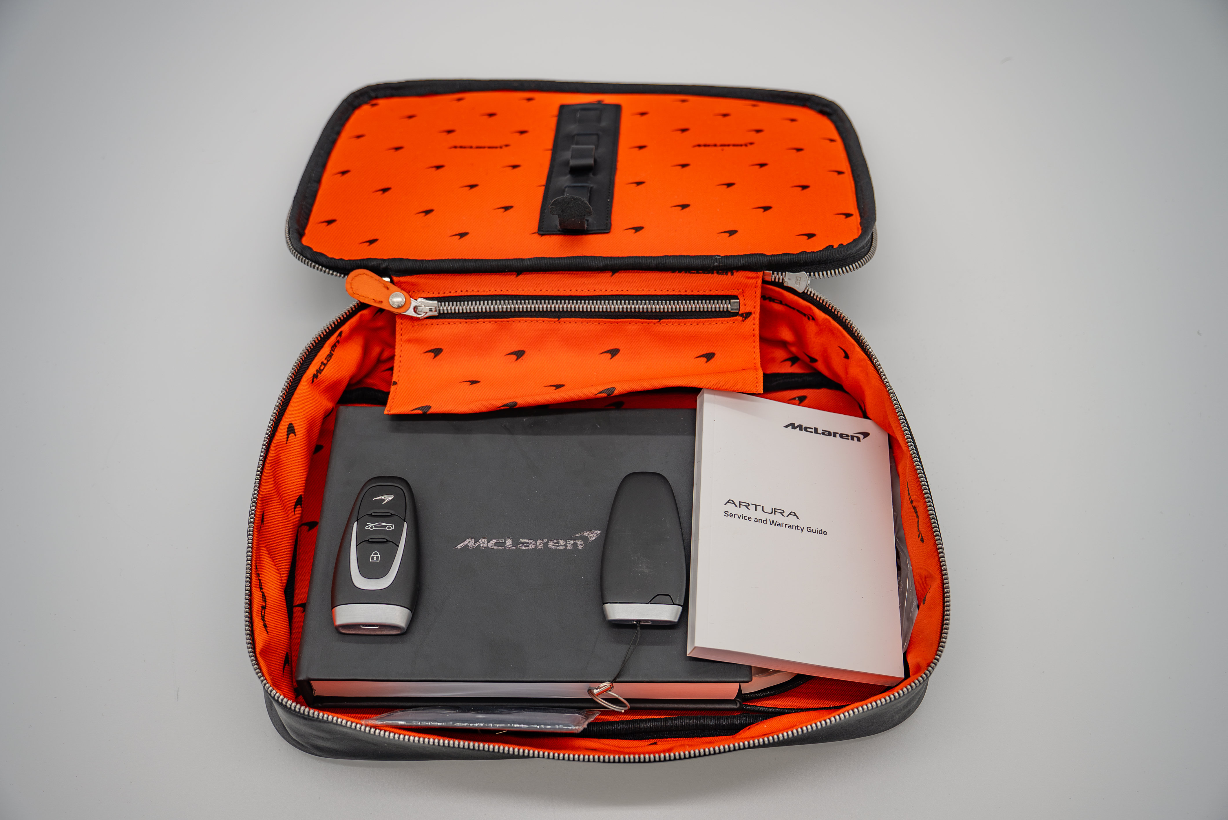 Used 2025 McLaren Artura RWD image 20