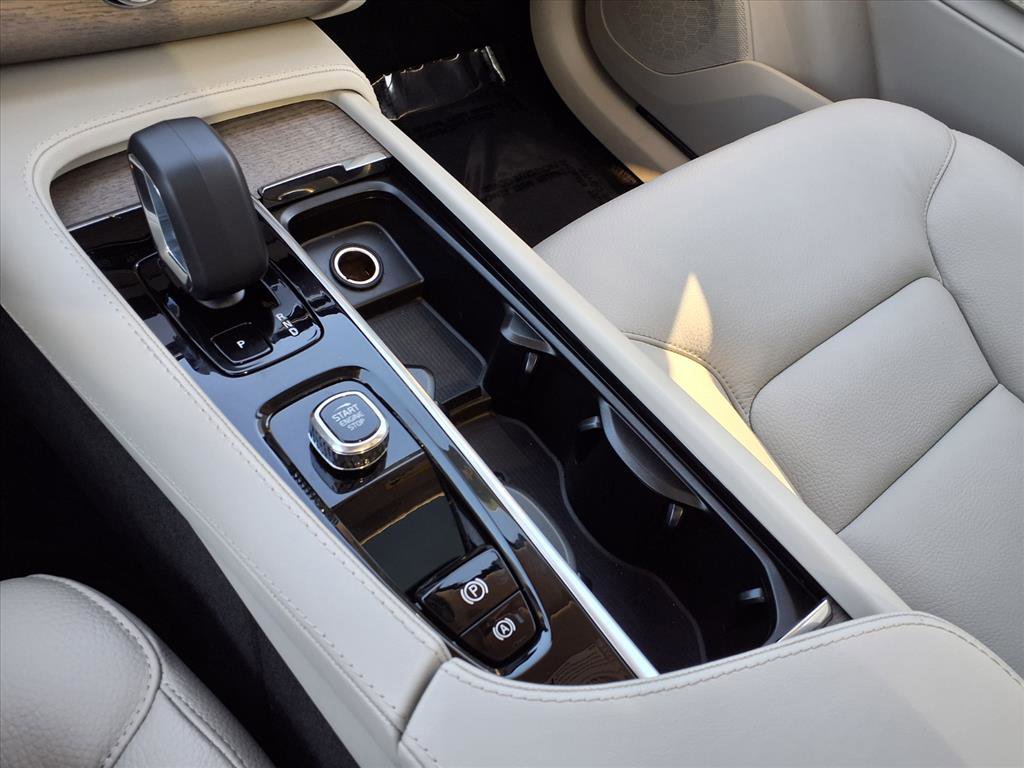 Certified 2024 Volvo XC90 B6 Plus image 26