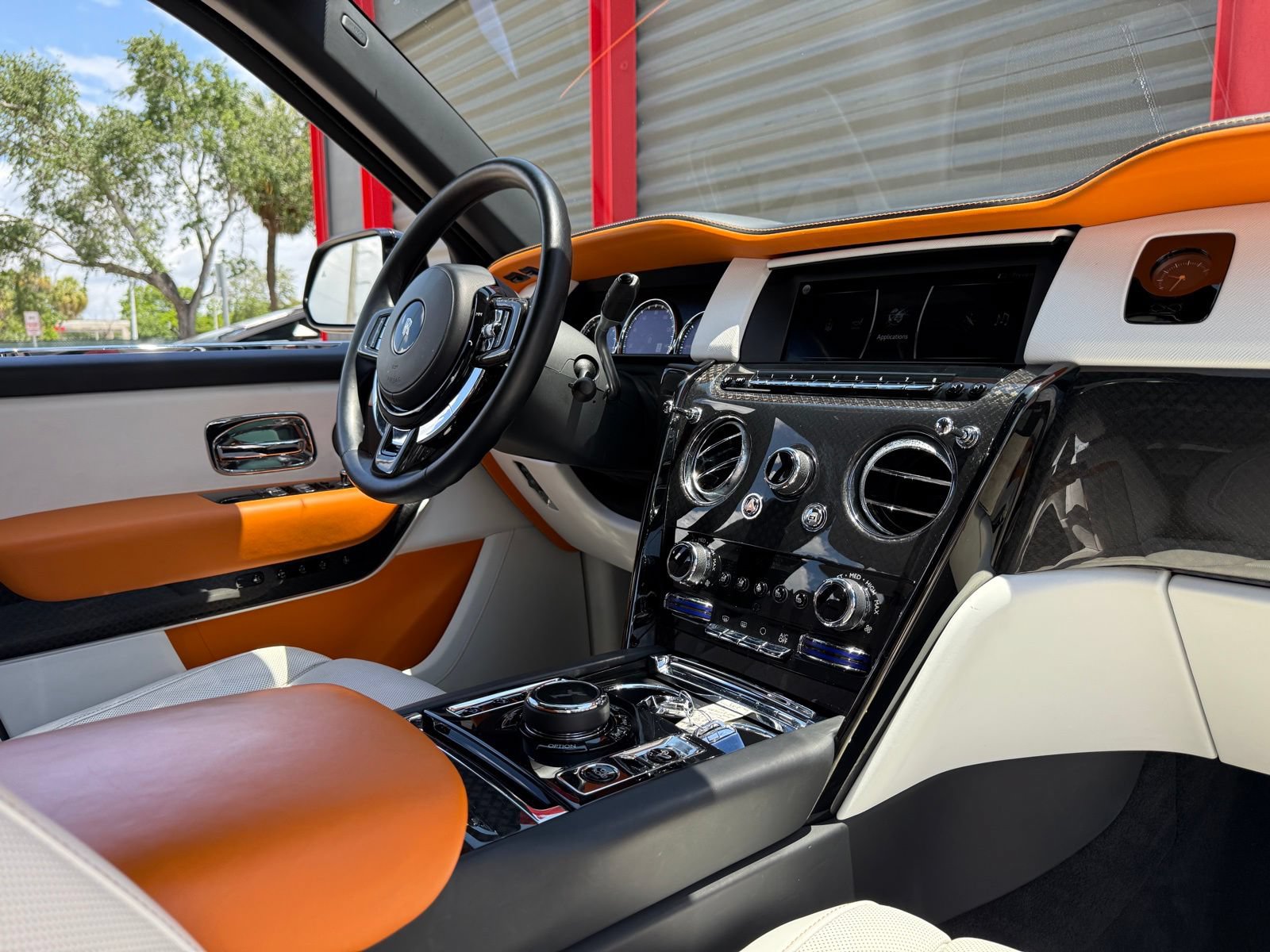 Used 2022 Rolls-Royce Cullinan Black Badge AWD/4WD image 28