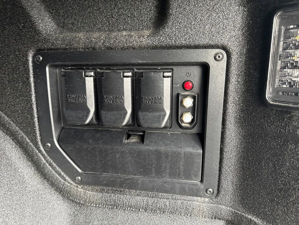 Used 2025 GMC Sierra EV Denali AWD/4WD image 31