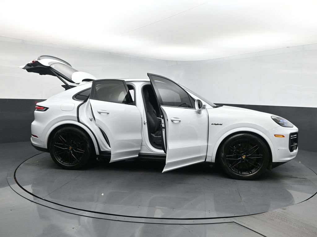 Used 2024 Porsche Cayenne Turbo w/ Premium Package Plus (PP1) AWD/4WD image 29