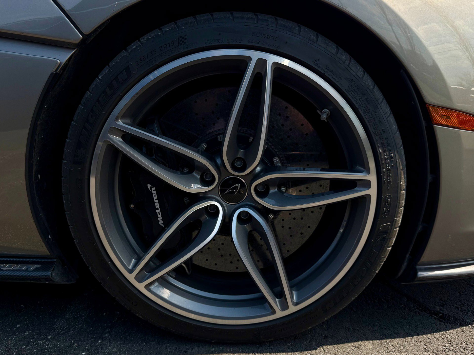 Used 2017 McLaren 570S image 25