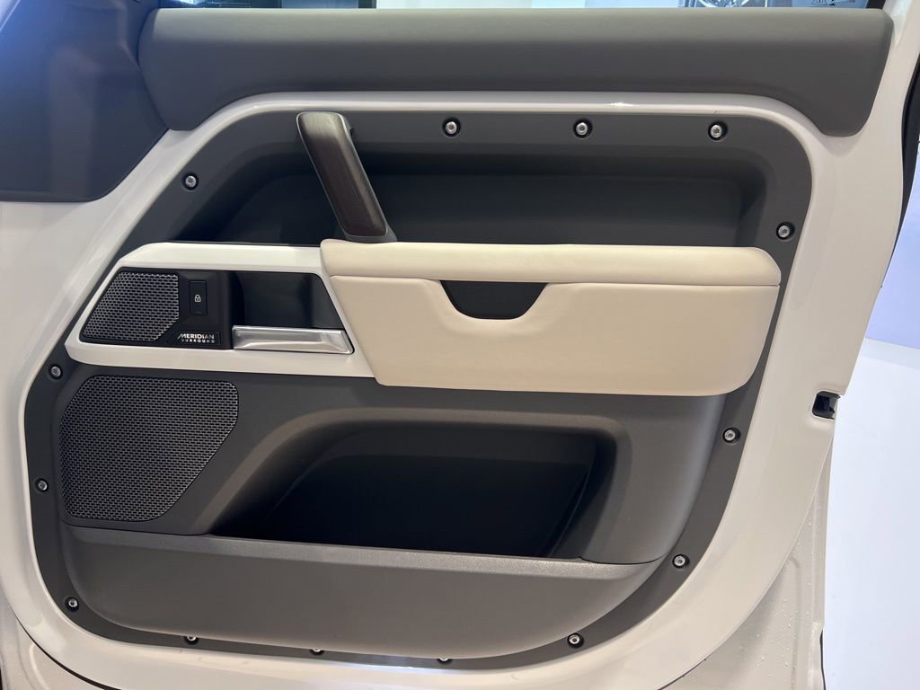 New 2024 Land Rover Defender 110 SE AWD/4WD image 18
