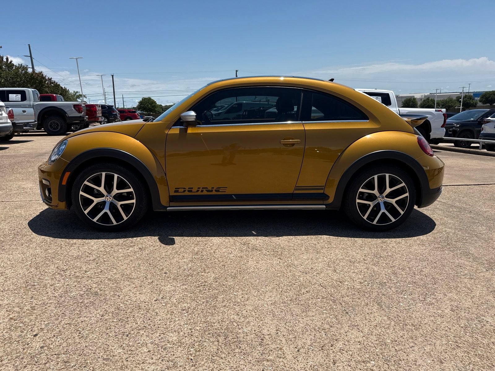 Used 2018 Volkswagen Beetle 2.0T Dune FWD image 4