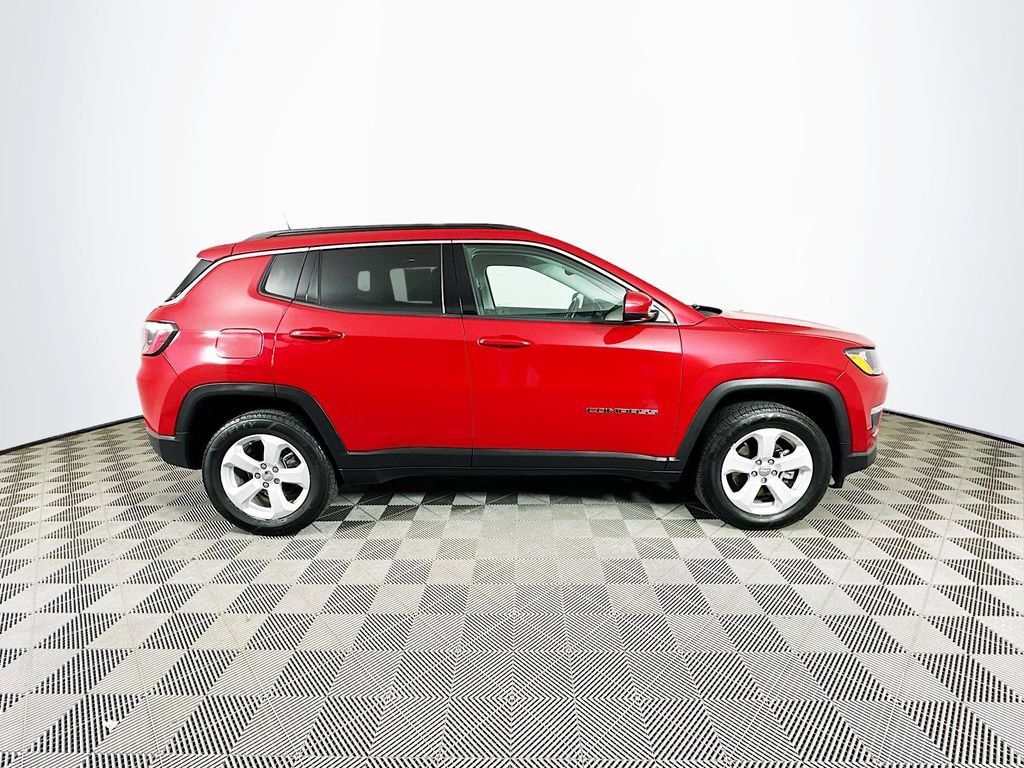 Used 2019 Jeep Compass Latitude w/ Cold Weather Group image 11