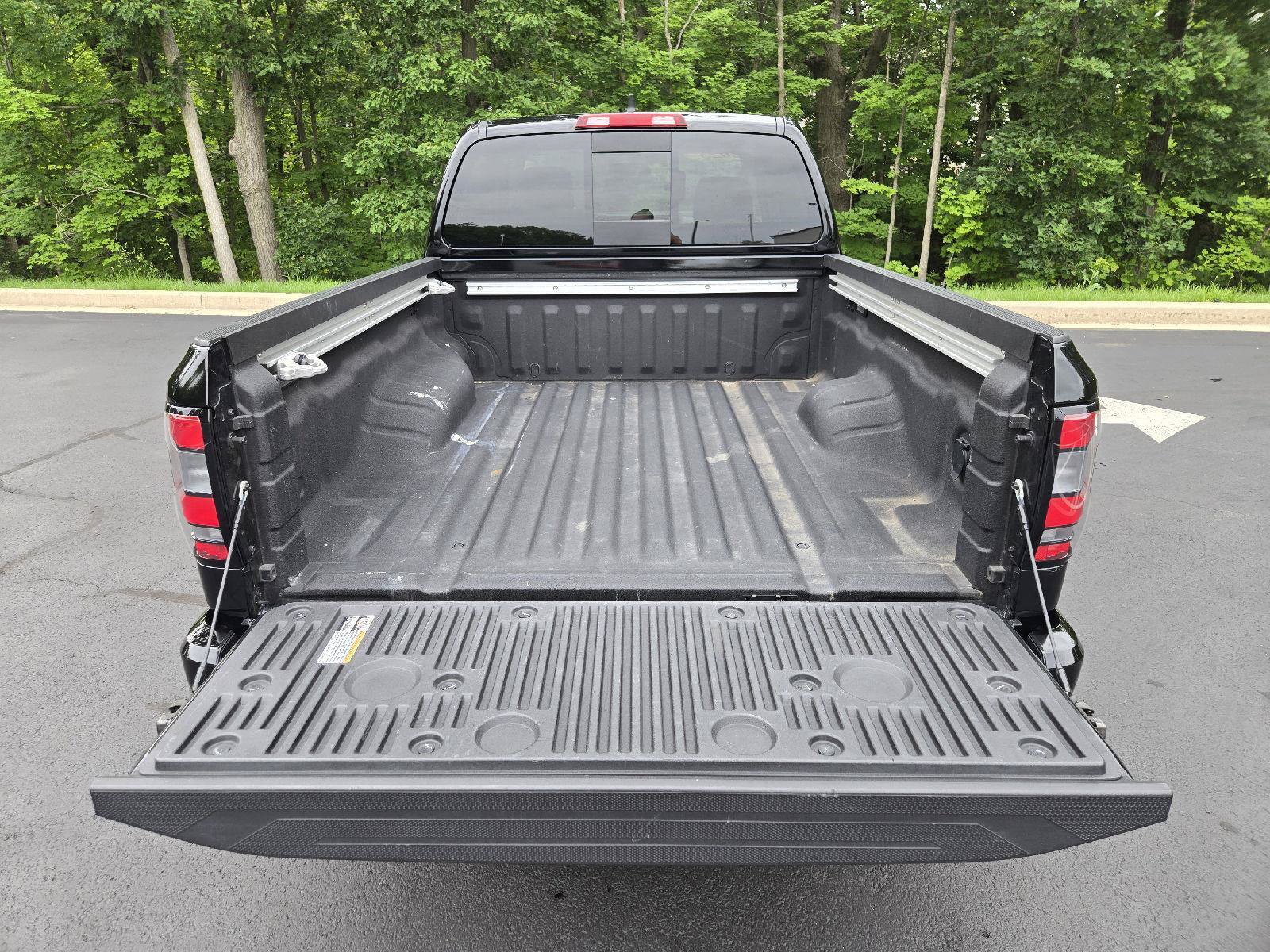 Used 2025 Nissan Frontier SV w/ SV Convenience Package RWD image 9