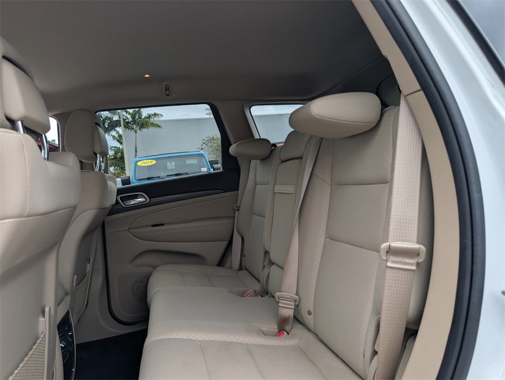 Used 2019 Jeep Grand Cherokee Laredo image 12