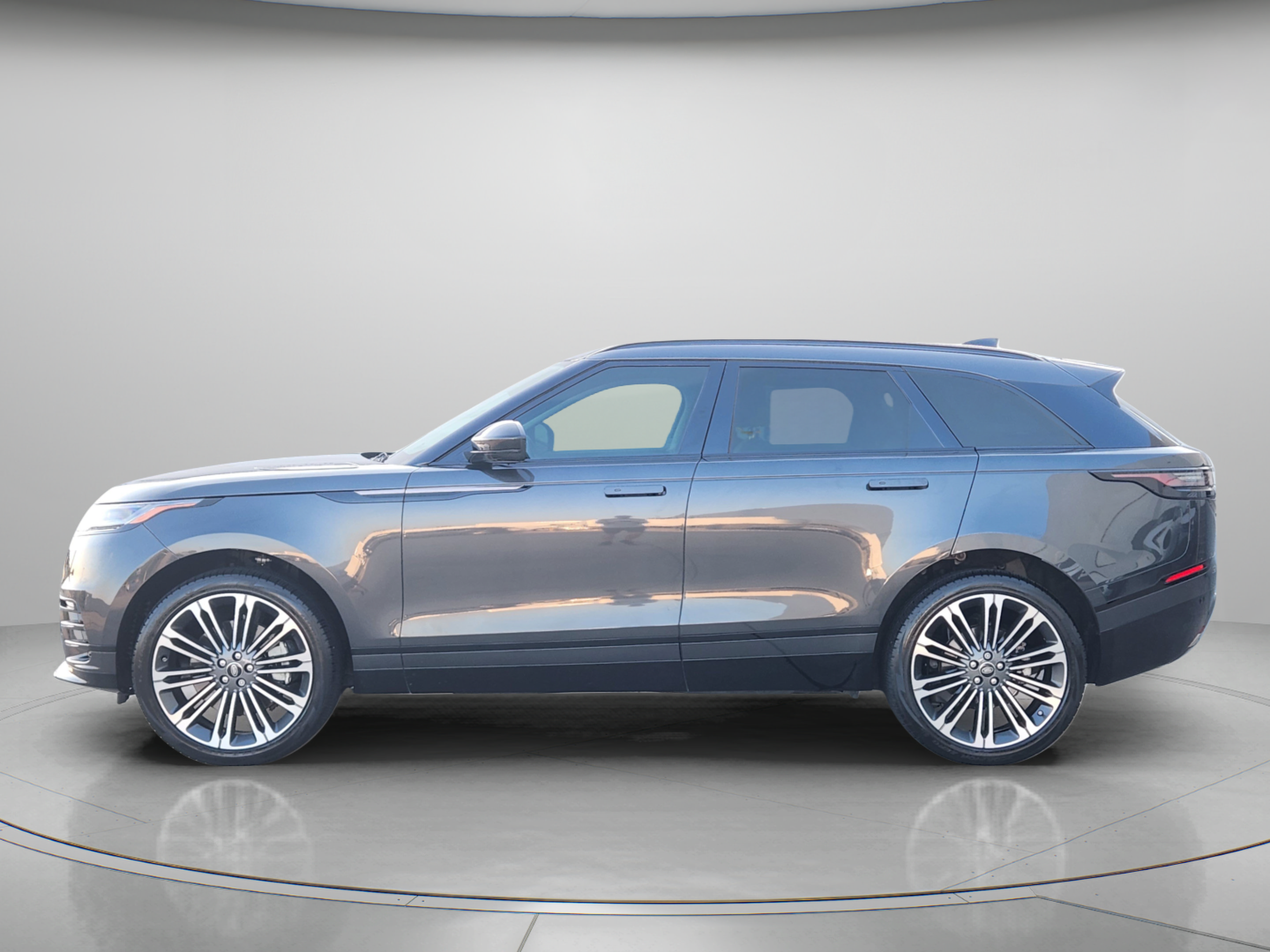 Used 2025 Land Rover Range Rover Velar Dynamic SE AWD/4WD image 2