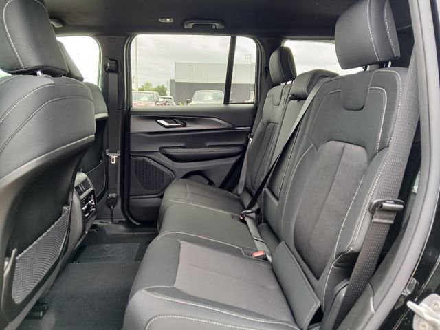 New 2026 Jeep Grand Cherokee Laredo AWD/4WD image 12