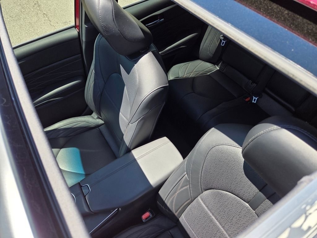 Used 2021 Toyota Avalon Limited w/ Advanced Safety Package FWD image 9