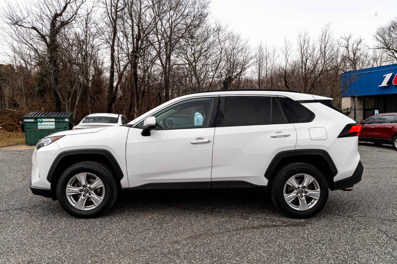 Used 2020 Toyota RAV4 XLE FWD image 3