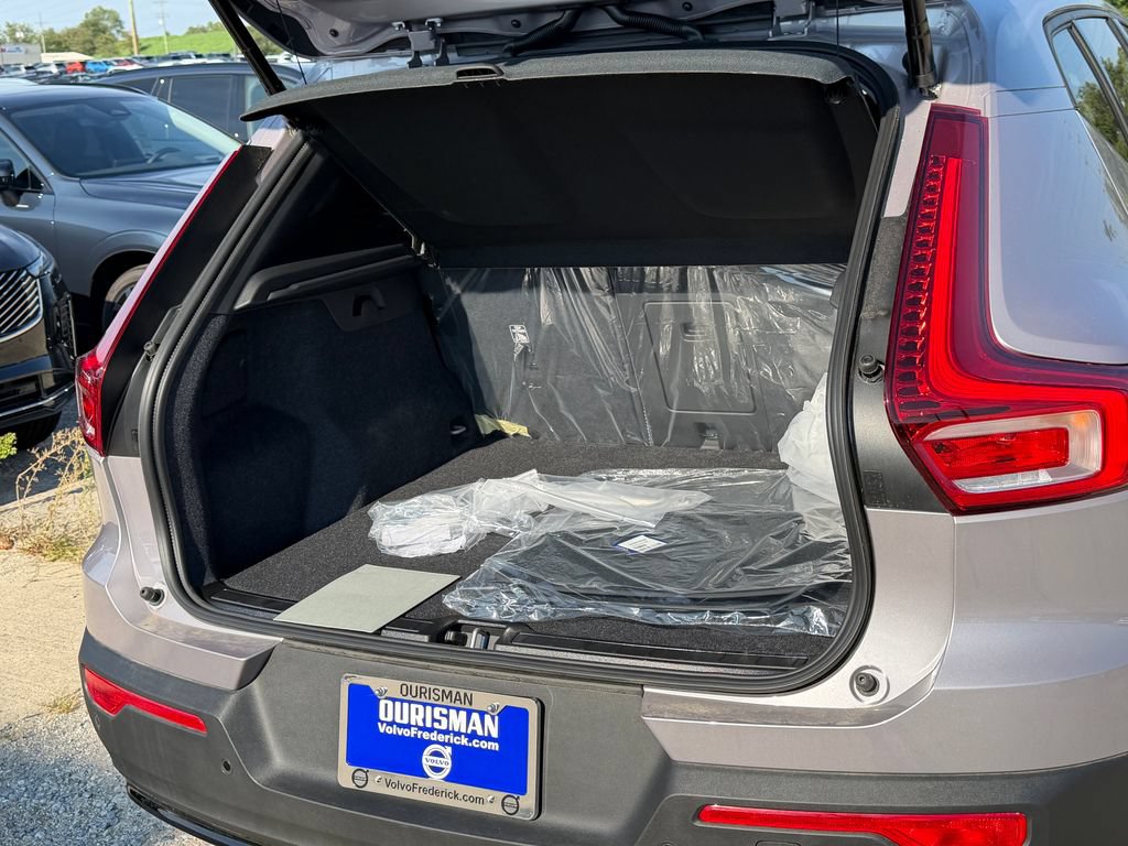New 2026 Volvo XC40 B5 Plus w/ Climate Package AWD/4WD image 13
