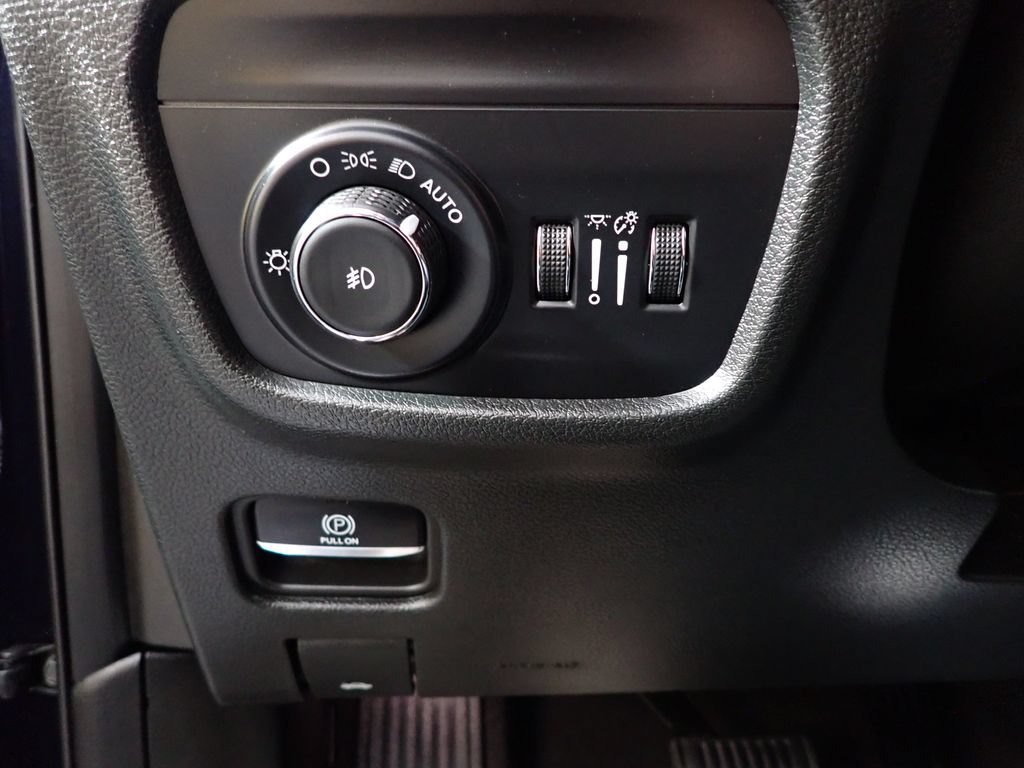 Used 2024 Jeep Grand Cherokee L Limited w/ Black Appearance Package AWD/4WD image 25