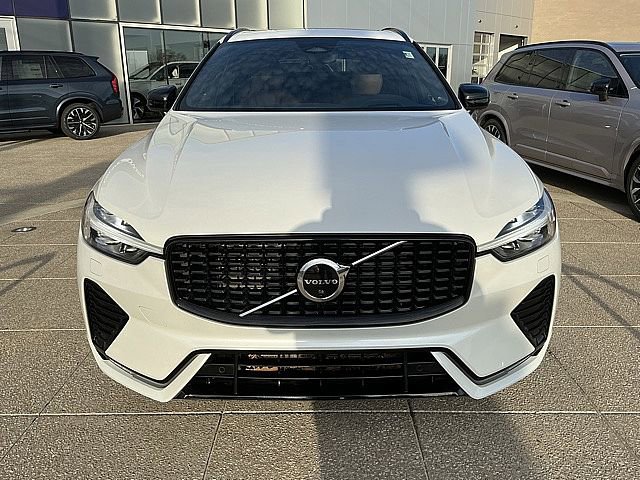 Used 2023 Volvo XC60 B5 Ultimate w/ Climate Package image 12