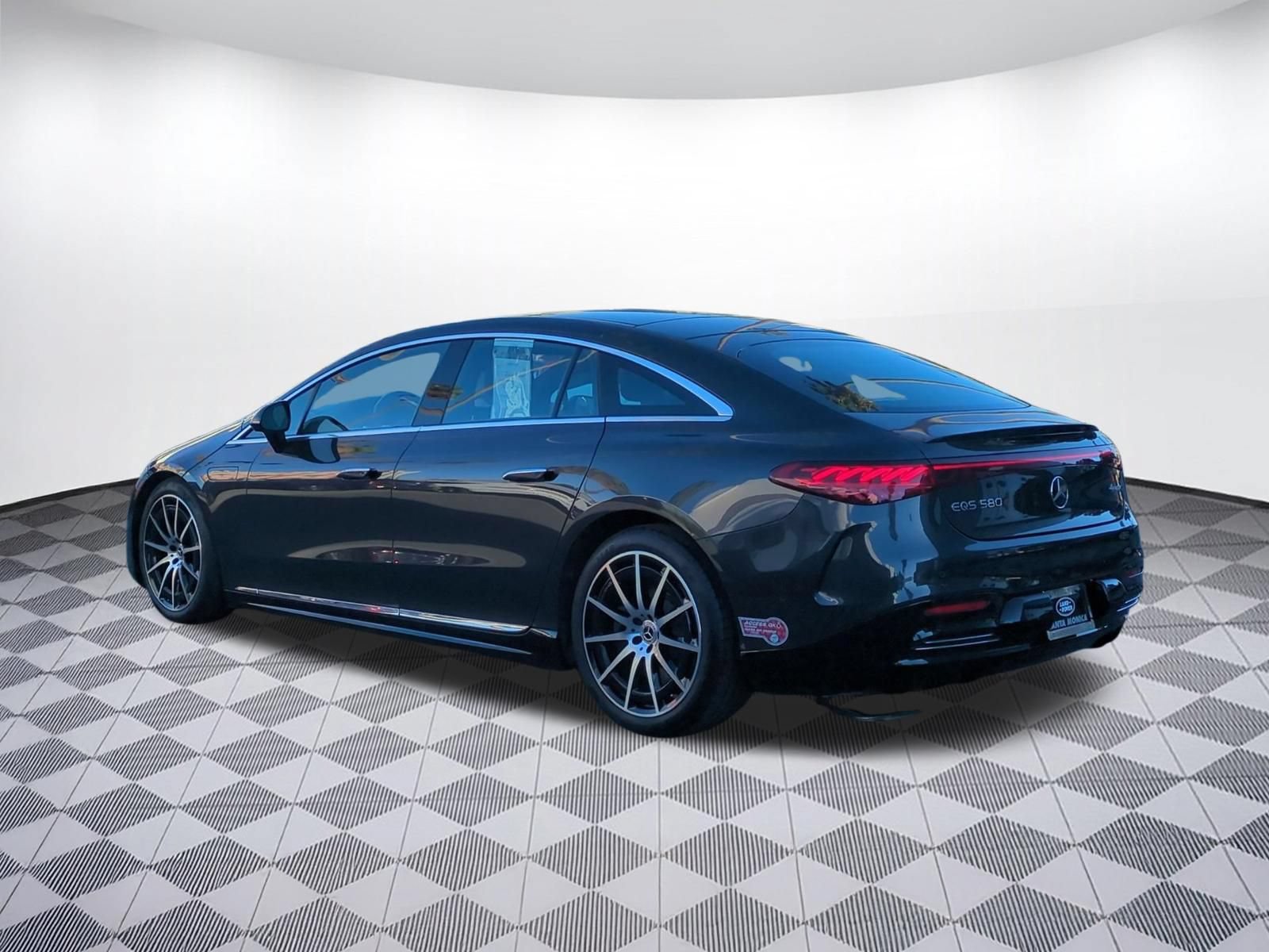 Used 2023 Mercedes-Benz EQS 580 4MATIC Sedan image 3