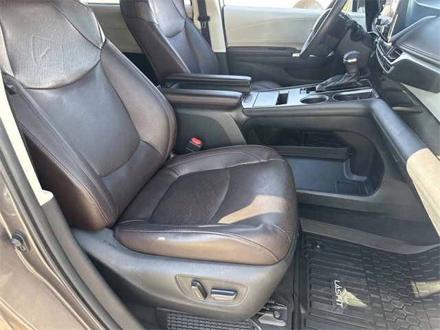 Used 2021 Toyota Sienna Platinum image 11