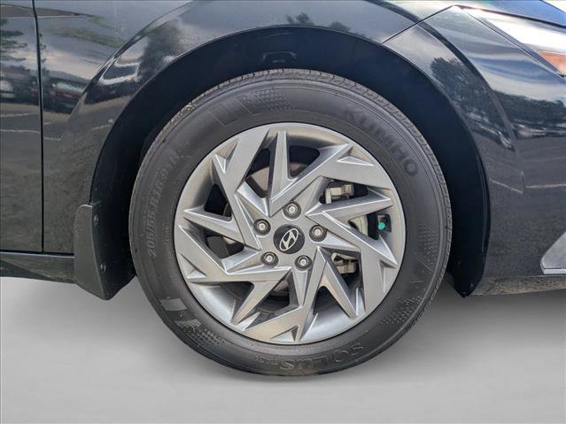 Used 2024 Hyundai Elantra Blue FWD image 22