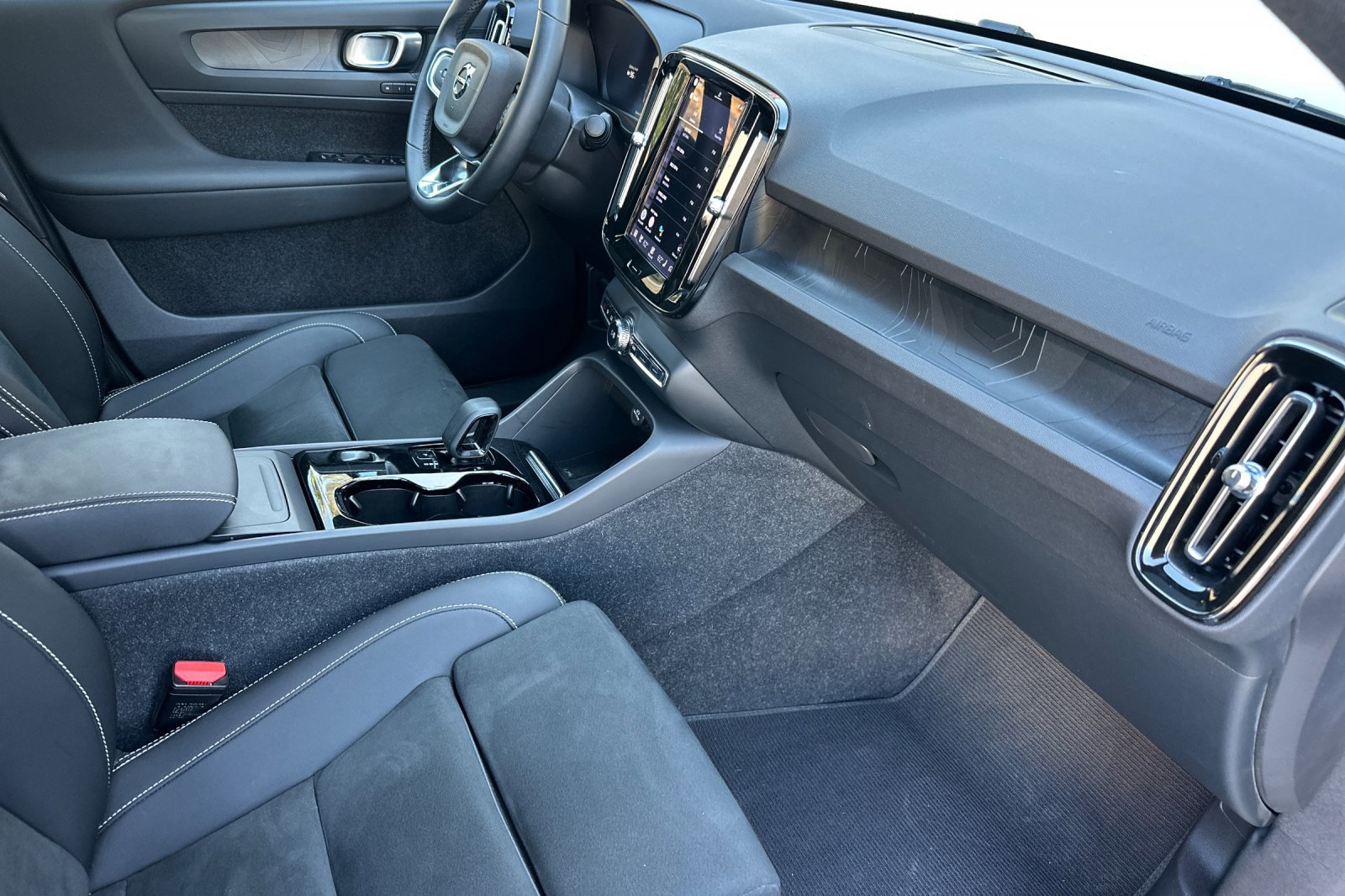 Certified 2023 Volvo C40 P8 Recharge Plus w/ Climate Package image 18