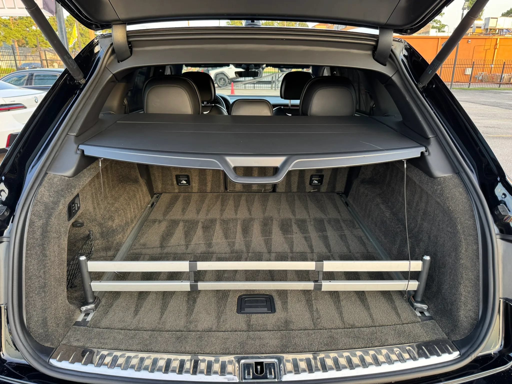 Used 2018 Bentley Bentayga AWD/4WD image 42