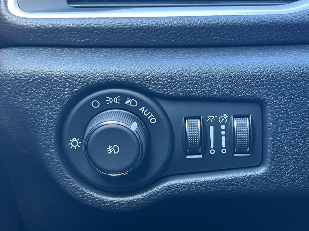 New 2026 Chrysler Pacifica Select image 12