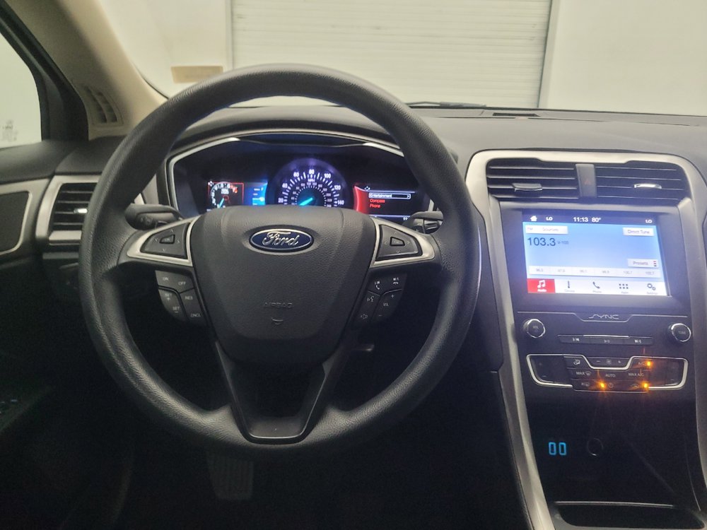 Used 2019 Ford Fusion SE FWD image 22