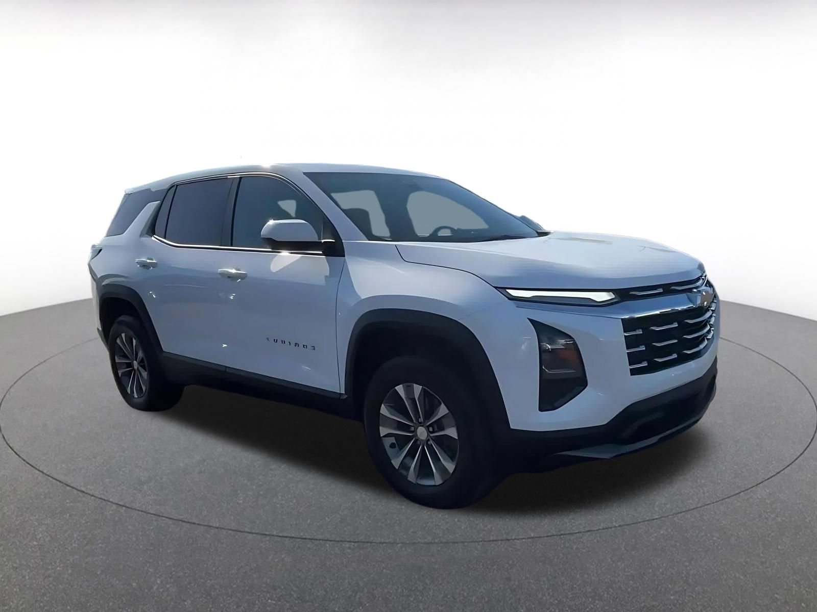 Used 2025 Chevrolet Equinox LT AWD/4WD image 2