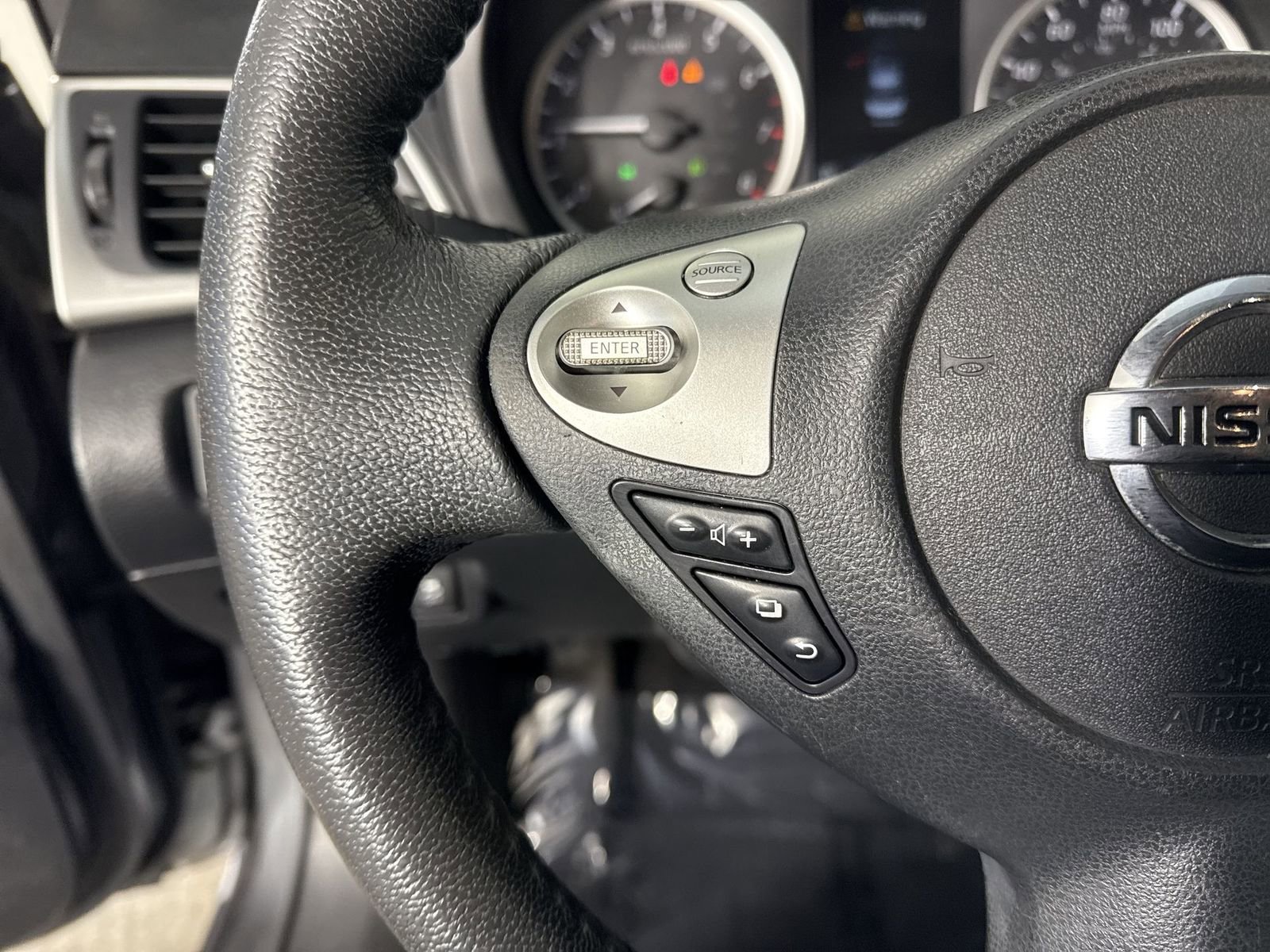 Used 2017 Nissan Sentra SR w/ SR Midnight Edition image 12