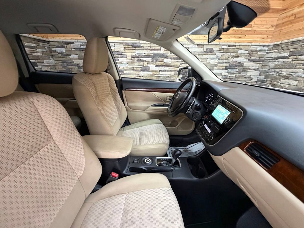 Used 2014 Mitsubishi Outlander GT AWD/4WD image 15