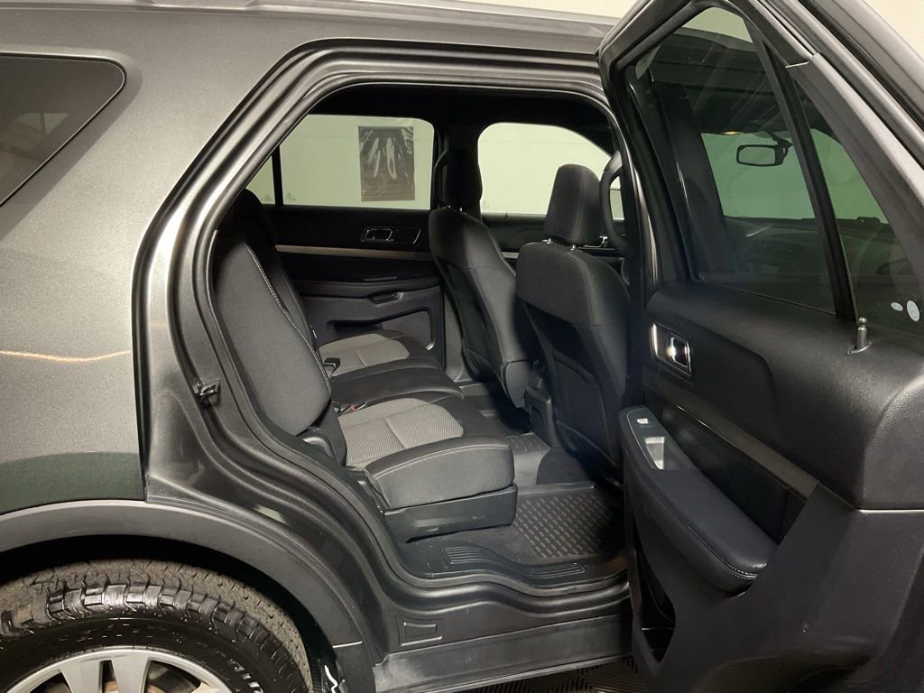 Used 2019 Ford Explorer XLT w/ Equipment Group 201A AWD/4WD image 36