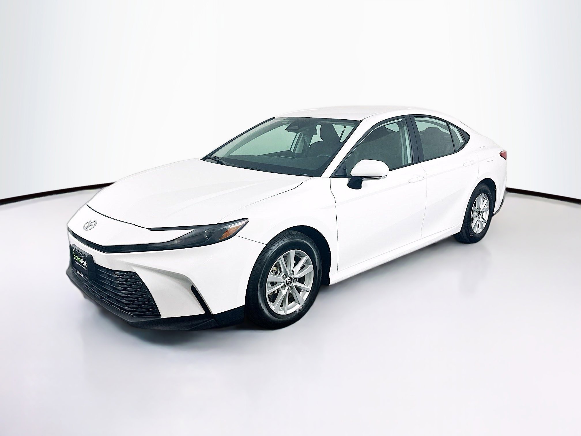 Used 2025 Toyota Camry LE image 3
