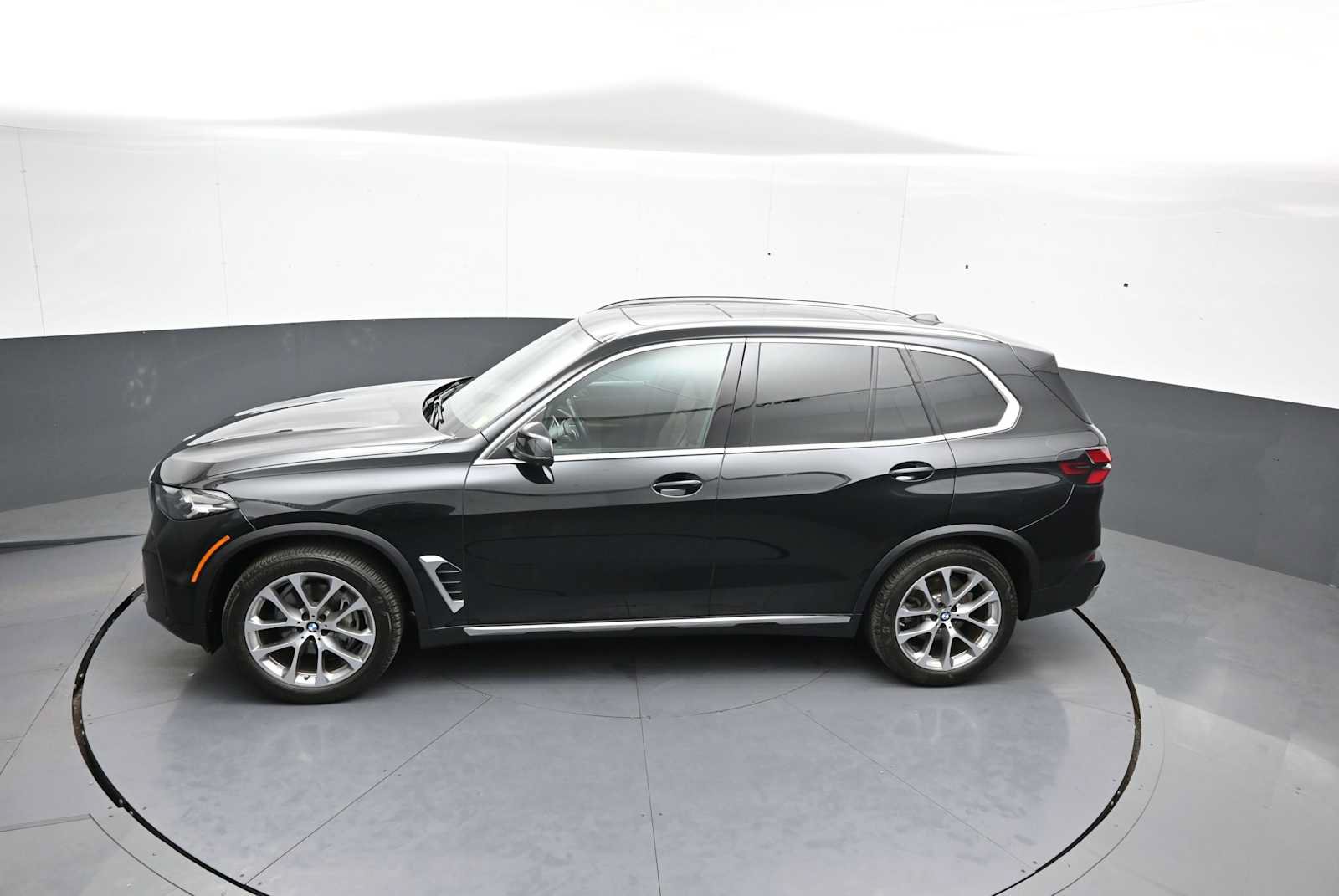 Used 2024 BMW X5 xDrive40i w/ Climate Comfort Package AWD/4WD image 45