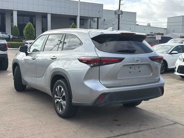 Used 2025 Toyota Highlander XLE FWD image 7